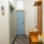 Designer With Views - Prime Location Apartment *