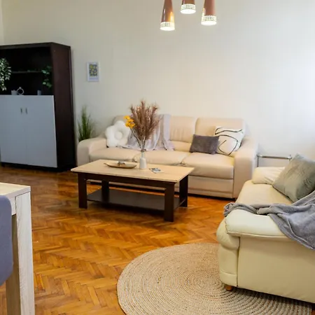 Designer - Views In The Heart Of Town شقة