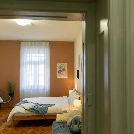 Designer - Views In The Heart Of Town تيميشورا