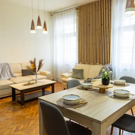 شقة Designer - Views In The Heart Of Town *