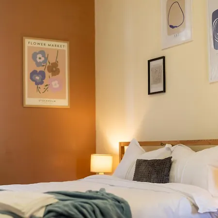 Designer - Views In The Heart Of Town شقة