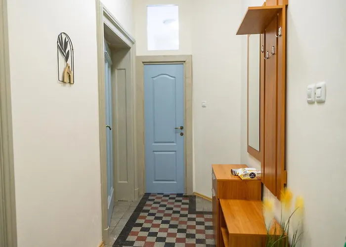 Designer With Views - Prime Location Apartment *