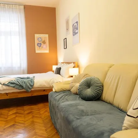 Designer - Views In The Heart Of Town *